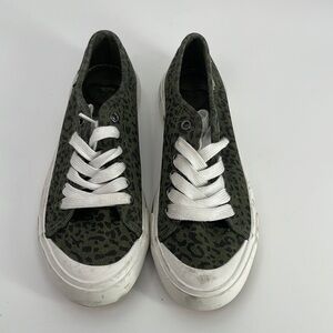 UEC Rocket Dog olive green and black leopard print sneakers size 8 no box